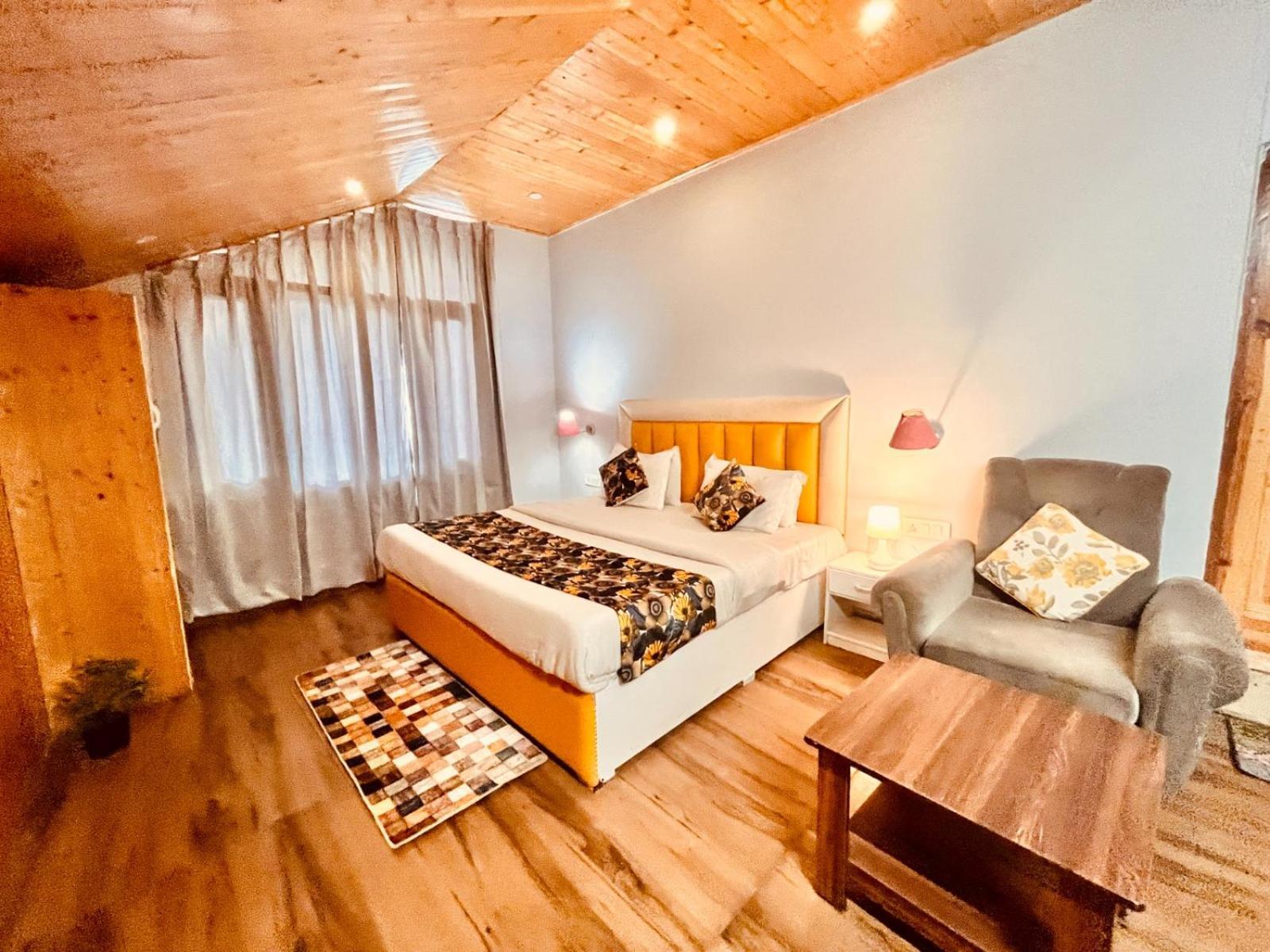 Hotel Hadimba Palace Sky Mountain View - Near Mall Road , Manali — Photos 3