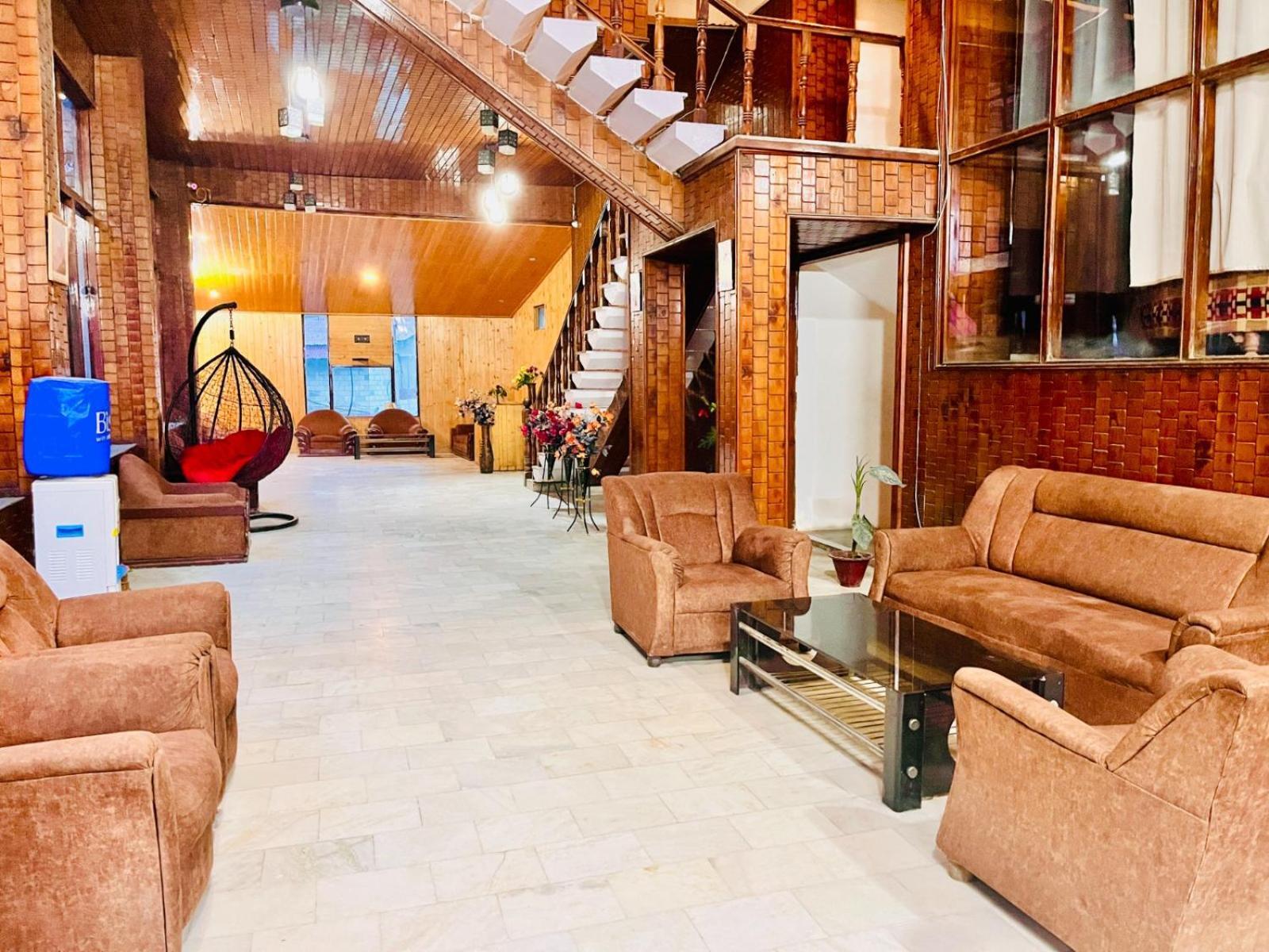 Hotel Hadimba Palace Sky Mountain View - Near Mall Road , Manali, Manali
